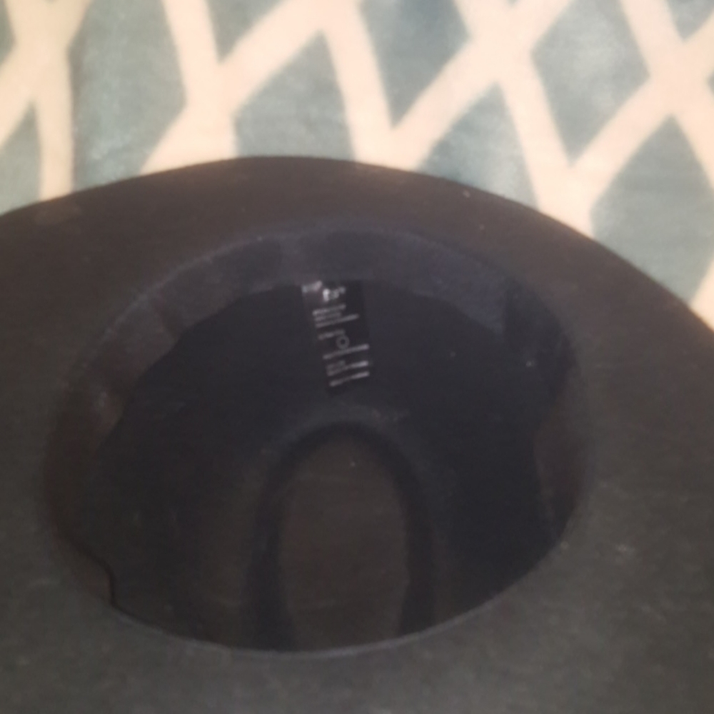 Wool black hat - Picture 3 of 3